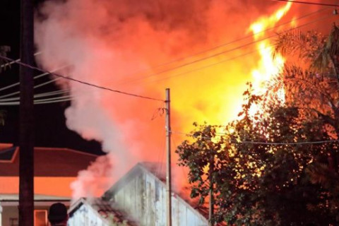 Casa é destruída por incêndio de grandes proporções em Horizontina