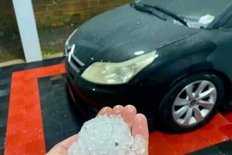 Tempestade com vento forte e granizo atinge Santiago