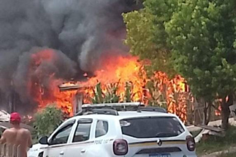 Incêndio destrói residência próximo ao CTG de Chiapetta