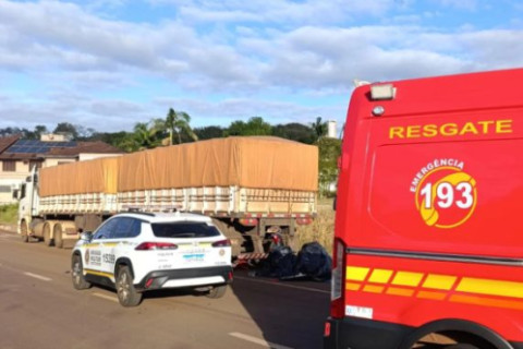 Motociclista morre após colidir contra carreta estacionada em Santa Rosa