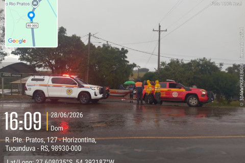 CORPO DE BOMBEIROS E DEFESA CIVIL REGIONAL AUXILIARAM NO ATENDIMENTO A ATINGIDOS PELA CHUVA EM TUCUNDUVA