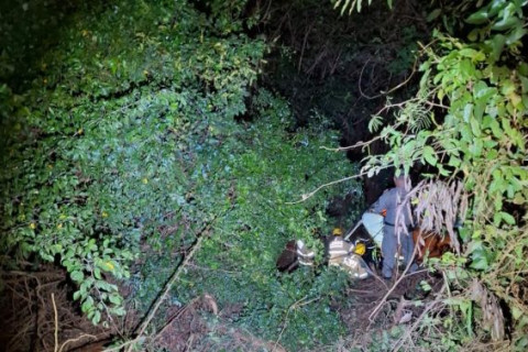 Mulher de 29 anos morre após carro sair da pista na RS-522, em Ijuí