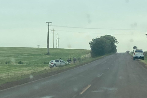 Mulher é socorrida após saída de pista na ERS-207 em Humaitá
