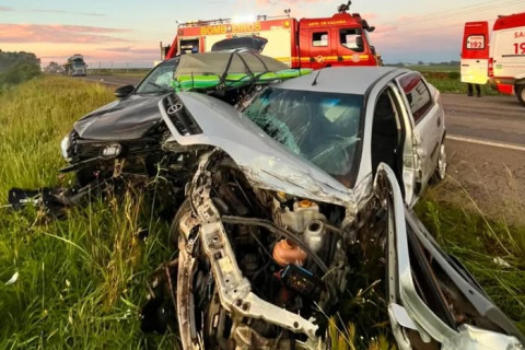 GRAVE ACIDENTE DEIXA TRÊS FERIDOS NO INTERIOR DO RS