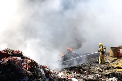 Grande incêndio atinge galpão de resíduos em Giruá