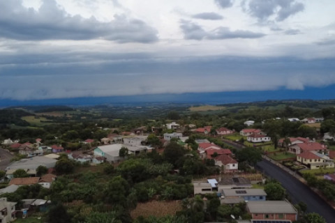 Terça-feira de alto risco pode ter tempestades severas com vendavais