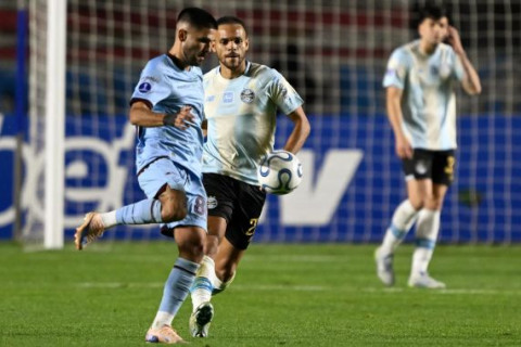 Grêmio falha na defesa, perde para o Bolívar na altitude e larga em desvantagem no playoff da Sul-Americana