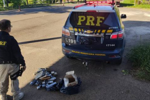 PRF apreende 15 kg de maconha e prende duas mulheres por tráfico em Cruz Alta