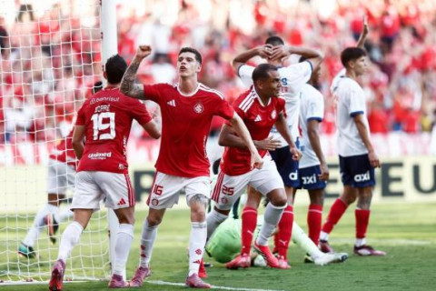 Inter perde para o Bahia em casa e segue na zona de rebaixamento do Brasileirão