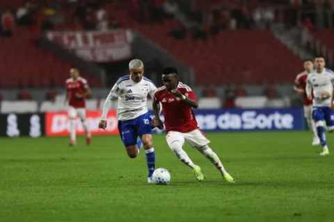 Na volta ao Brasileirão, Inter perde para o Cruzeiro e segue perto do Z-4
