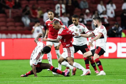 Inter leva empate do Flamengo, chega a cinco jogos sem vencer e segue perto do Z-4