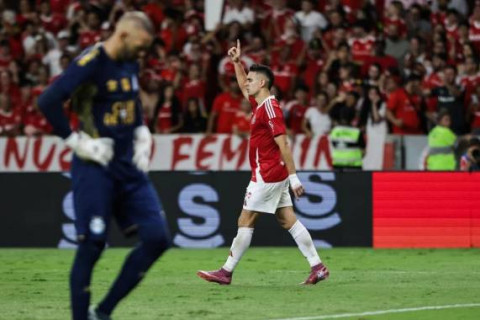 Inter vira sobre o Grêmio e vence primeiro Gre-Nal do ano