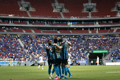 Grando defende dois pênaltis, e Grêmio vence o Cruzeiro no último amistoso antes do retorno do Brasileirão