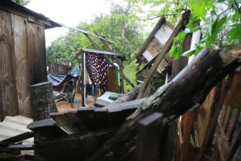 Temporal provoca danos em 13 municípios gaúchos e deixa uma criança morta