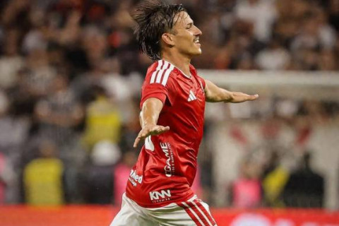 Com gol de Bernabei, Inter vence o Corinthians em Itaquera e se afasta do Z-4